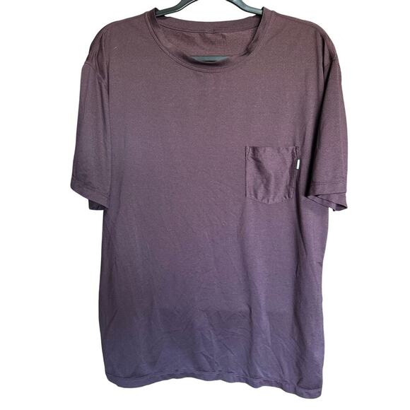 Vuori Tradewind Pocket Performance Tee Shirt Athletic Fit Burgundy Size XL - Picture 3 of 9
